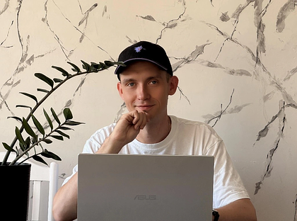 „Jestem programistą, który nie pamięta czasów sprzed AI” — od sprzedawcy w sklepie do developera sztucznej inteligencji