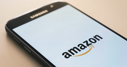 Amazon przyspiesza pracę programistów dzięki AI. Pracownicy: „Czujemy się jak na taśmie produkcyjnej” 