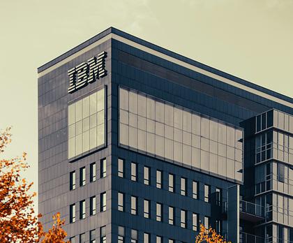 IBM potajemnie zwalnia tysiące pracowników, w tym programistów na poziomie Senior