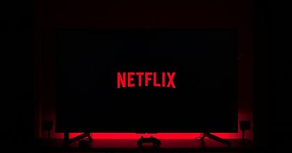 Netflix proponuje gotówkę za Warner Bros. Discovery, by wyprzedzić Paramount