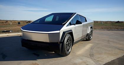 Tesla obniża ceny Cybertrucka po 48% spadku sprzedaży w USA w 2025 r.