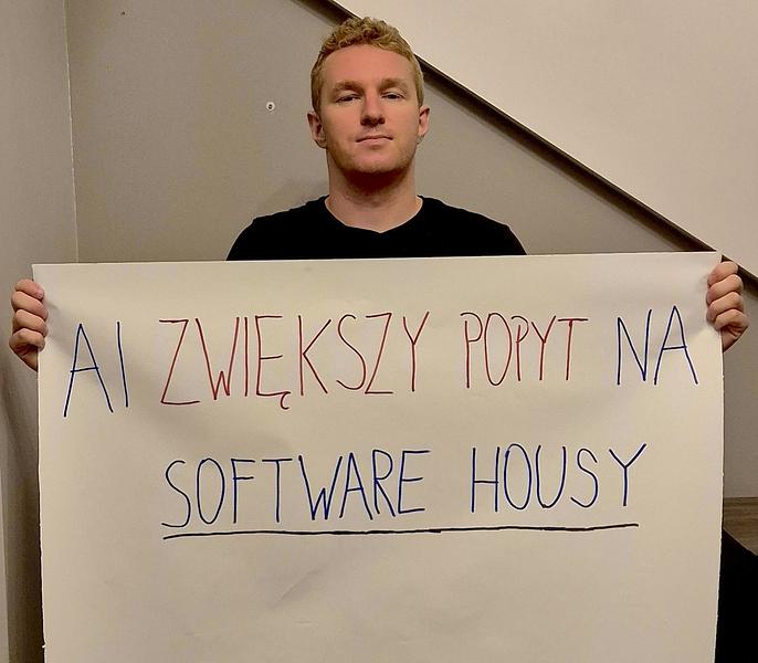 AI napędza wzrost ofert pracy w IT: co czeka software house'y za kilka lat?