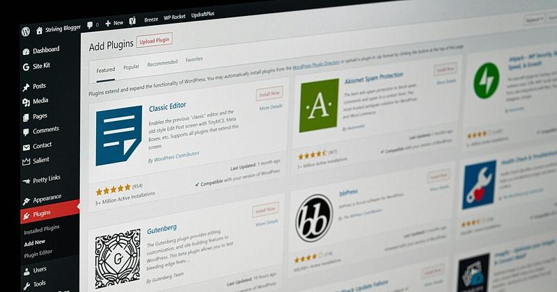 Złośliwy sprawca wykupił 30 popularnych wtyczek WordPressa i zaszył w każdej z nich backdoora